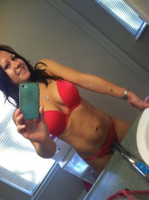 Yvonne25 image 0